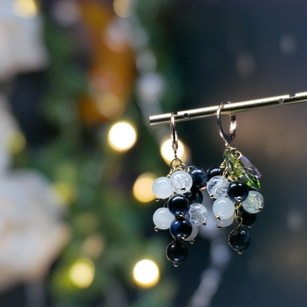 【再稼働、粒子】天然石ぶどうのみみかざり