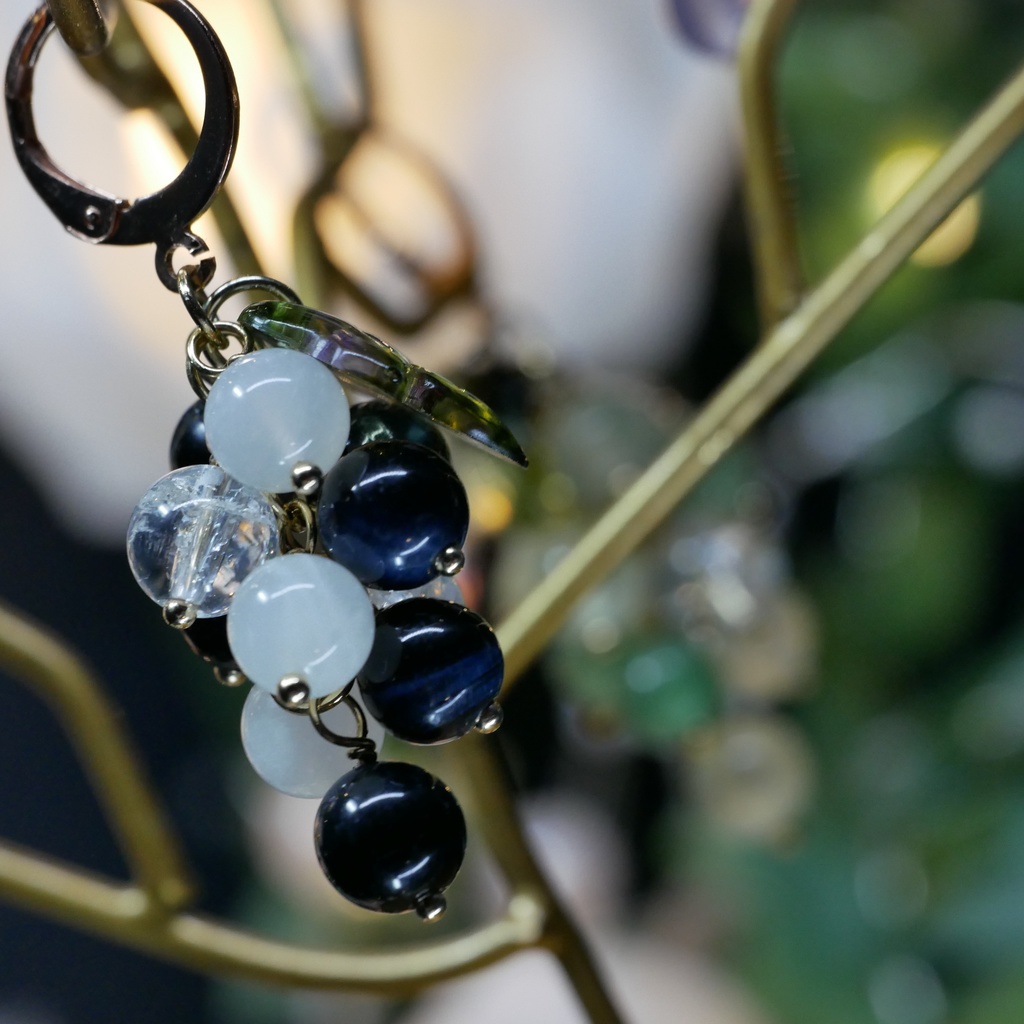 【再稼働、粒子】天然石ぶどうのみみかざり