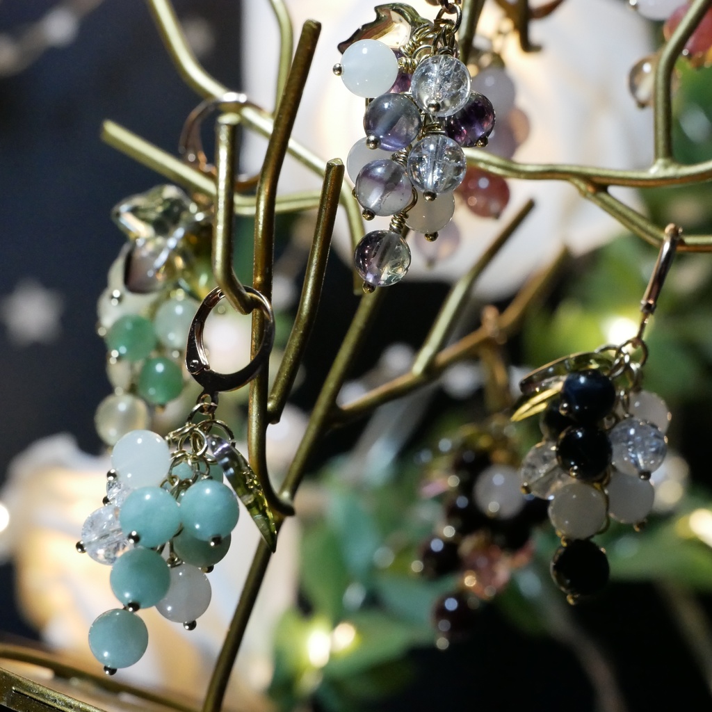 【再稼働、粒子】天然石ぶどうのみみかざり