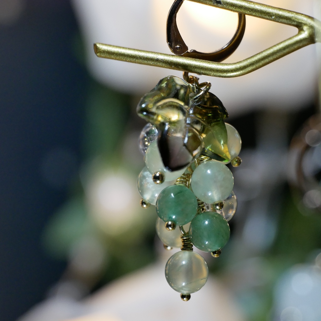 【再稼働、粒子】天然石ぶどうのみみかざり