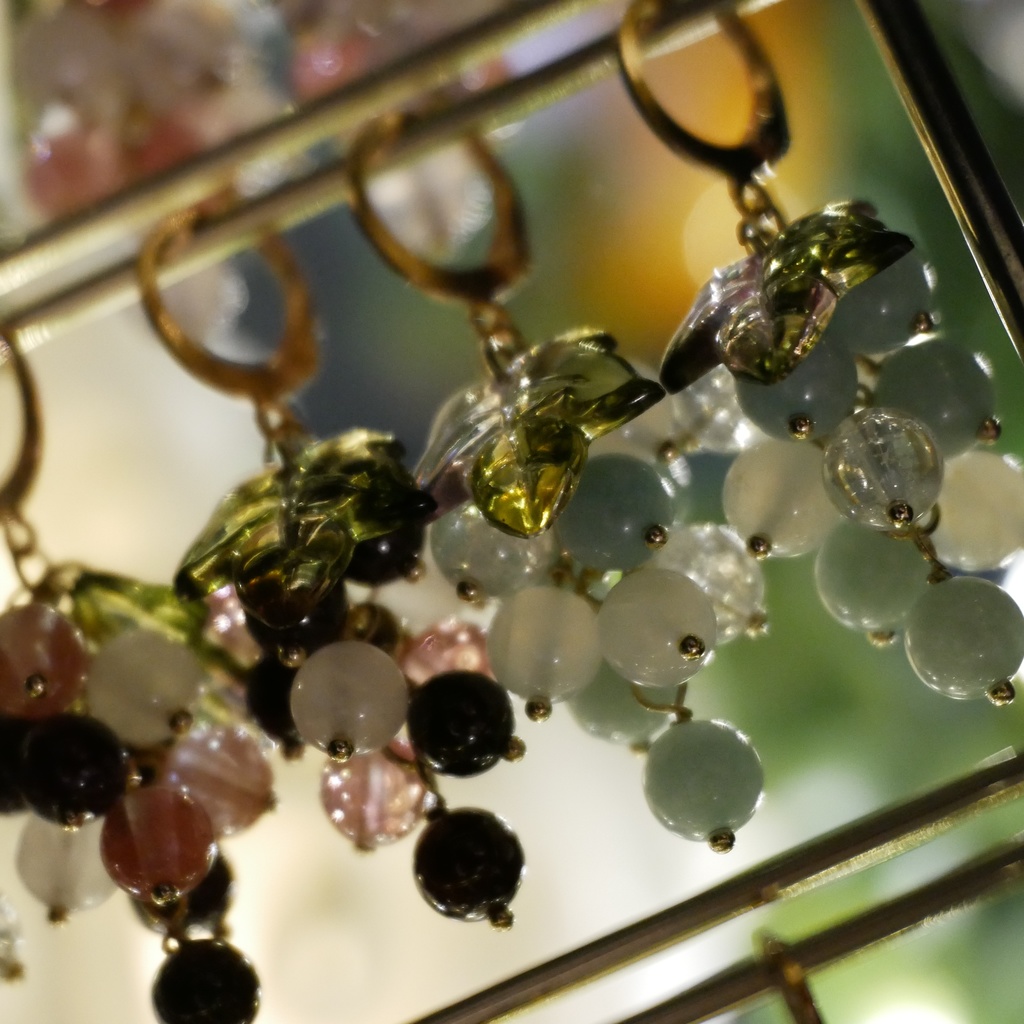 【再稼働、粒子】天然石ぶどうのみみかざり