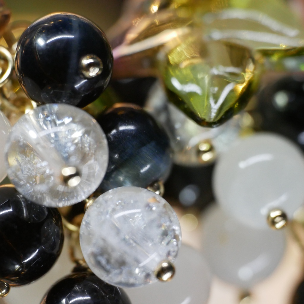 【再稼働、粒子】天然石ぶどうのみみかざり