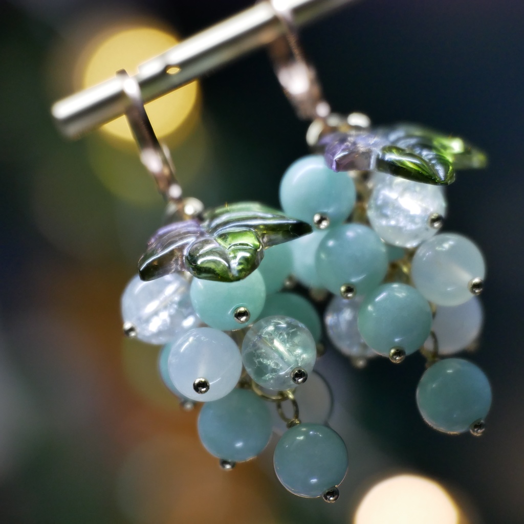 【再稼働、粒子】天然石ぶどうのみみかざり