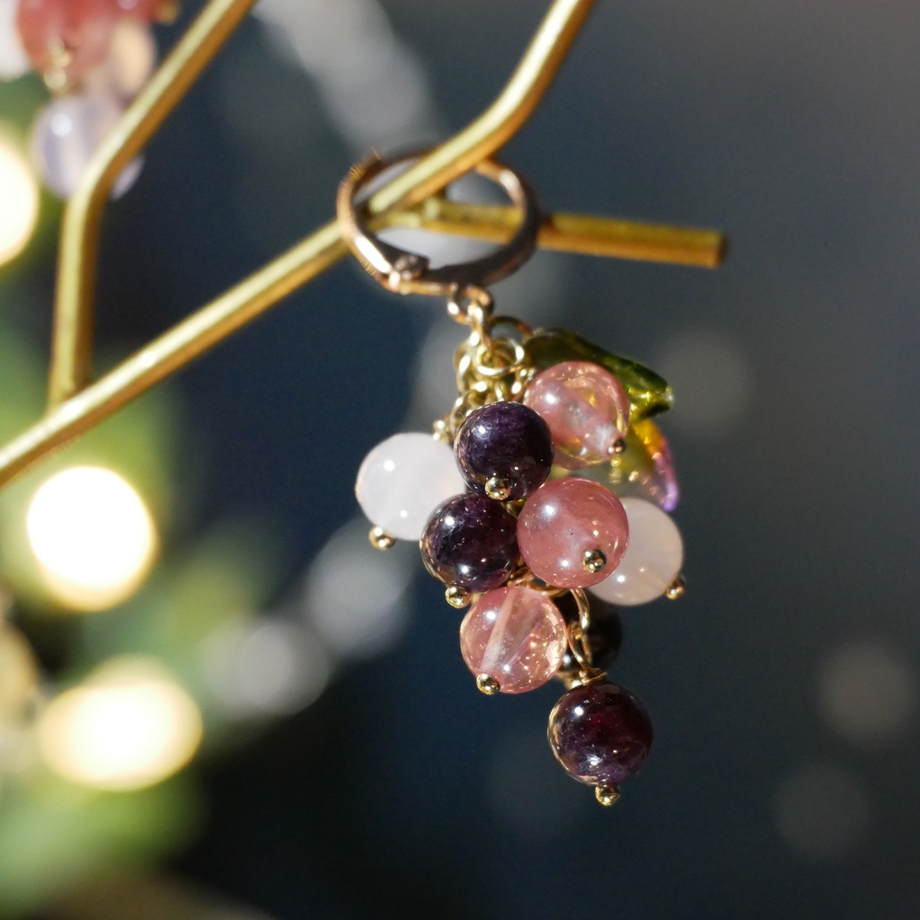 【再稼働、粒子】天然石ぶどうのみみかざり