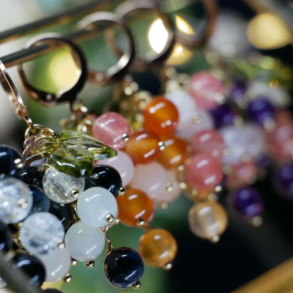 【再稼働、粒子】天然石ぶどうのみみかざり