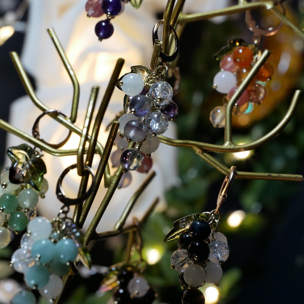 【再稼働、粒子】天然石ぶどうのみみかざり