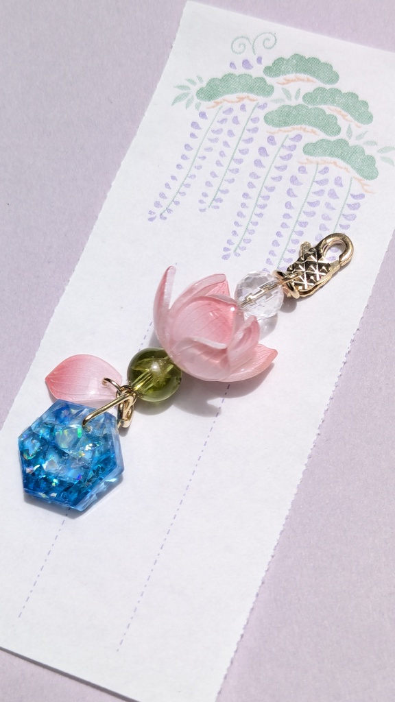 ペンダントトップ 水面の蓮