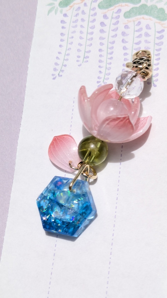 ペンダントトップ 水面の蓮