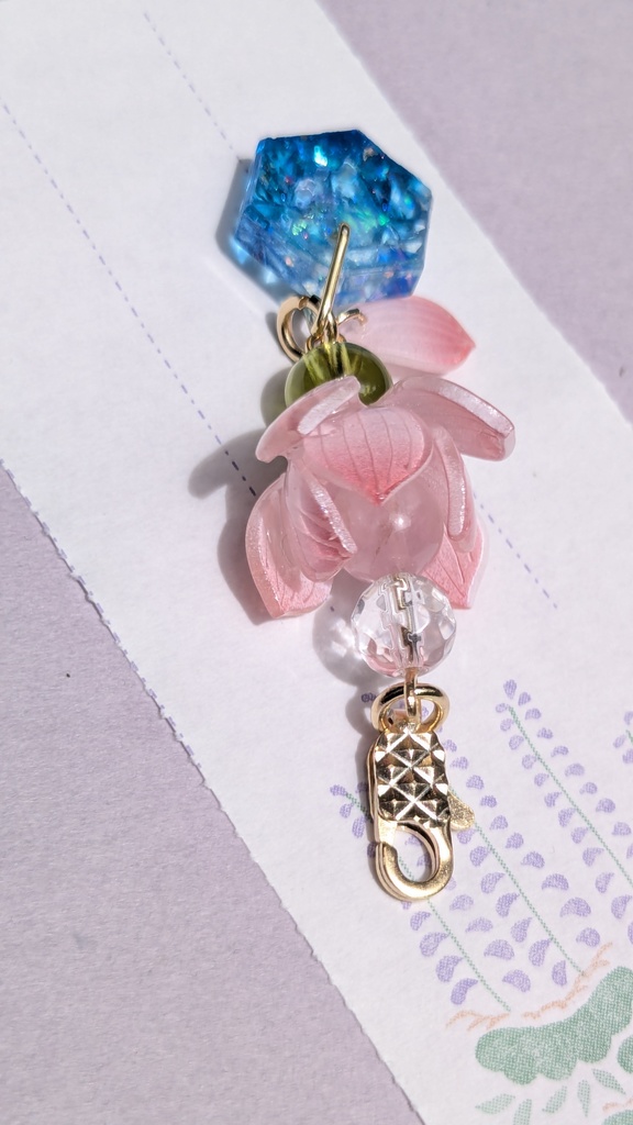 ペンダントトップ 水面の蓮