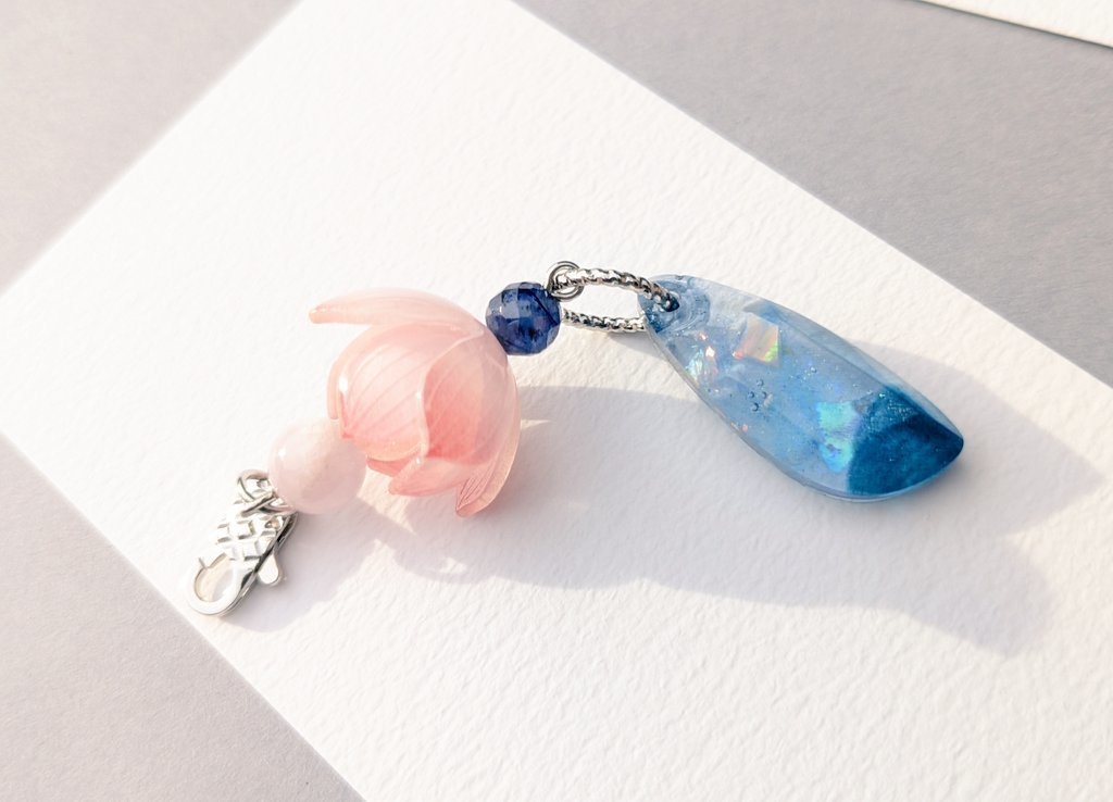 ペンダントトップ　蓮～蒼玉