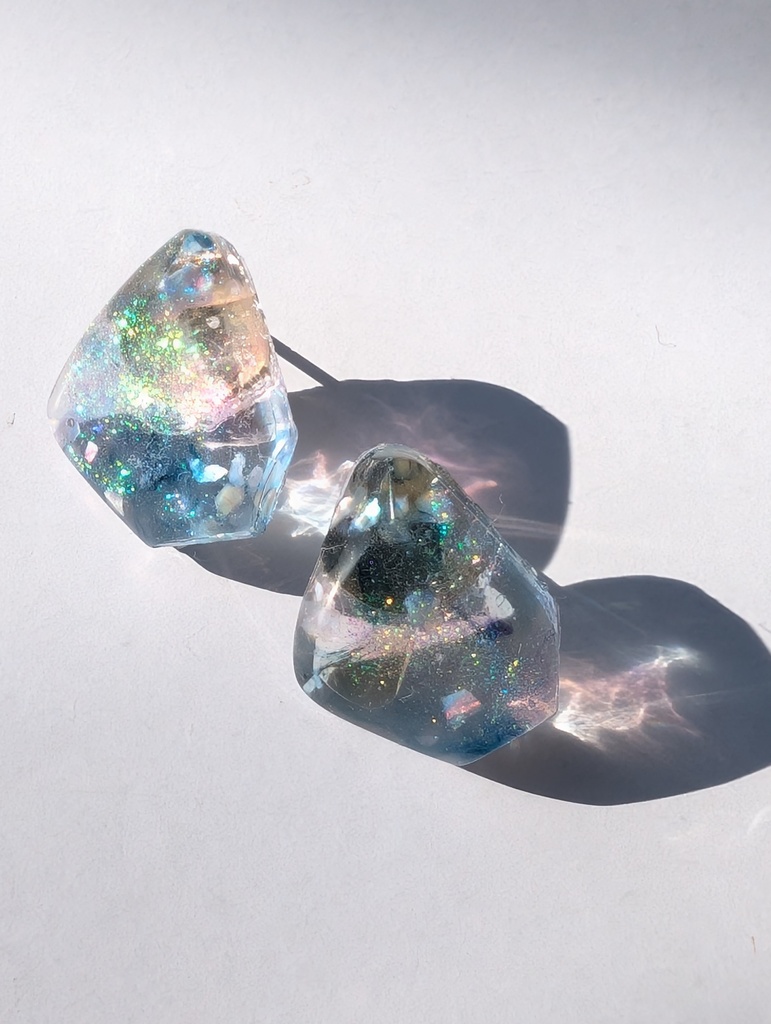 良い夢を見た朝の空ピアス