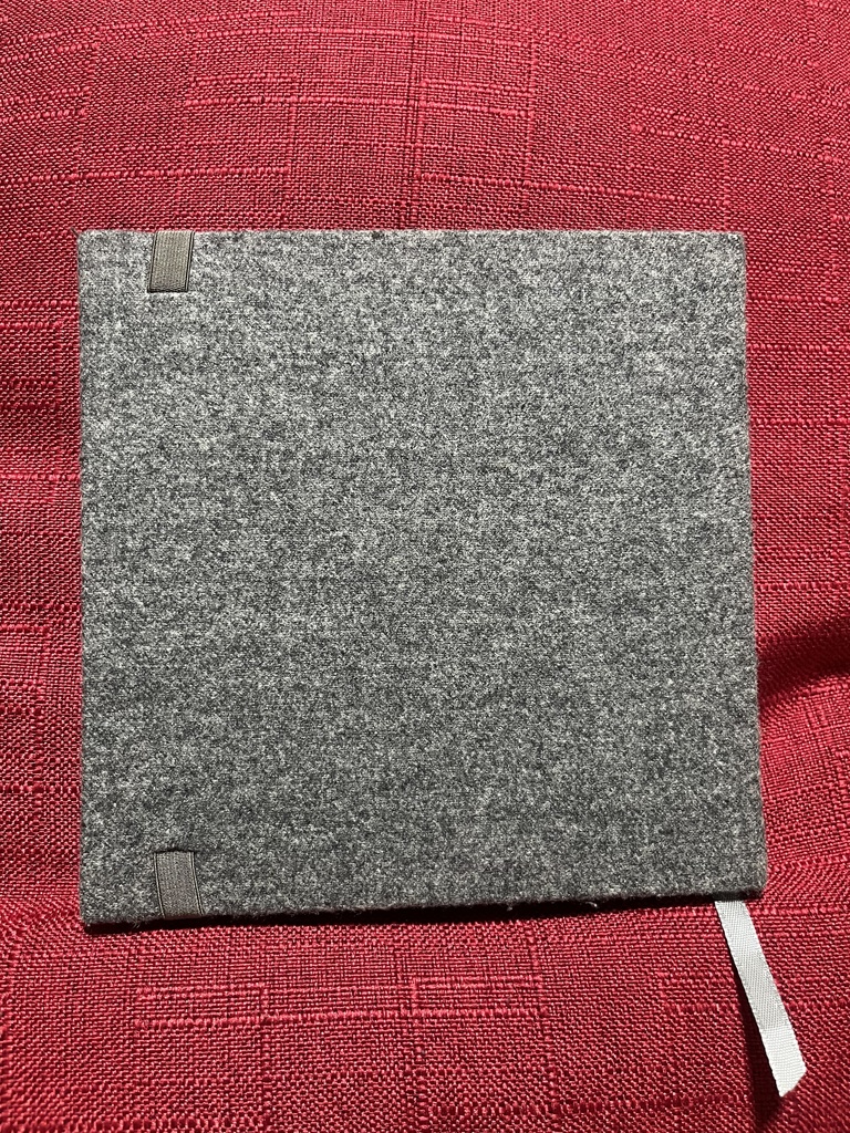 ひみつのノート 灰色