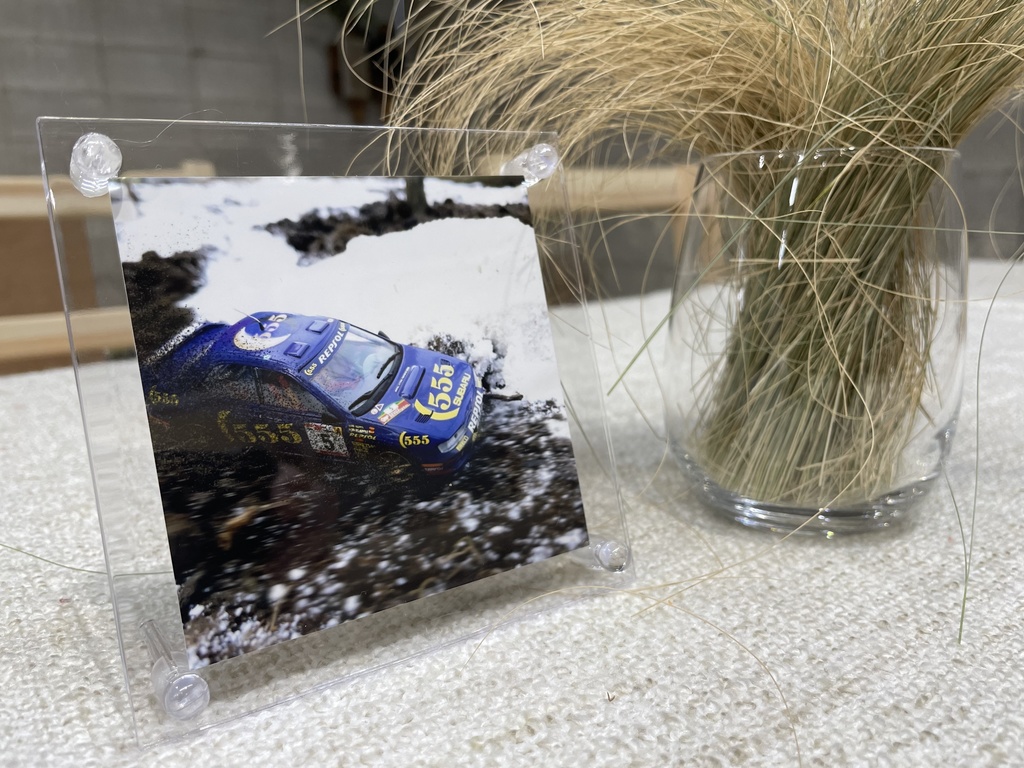 【ましかく】卓上ラリーアートスタンド（SS- SUBARU Impreza State Express 555）