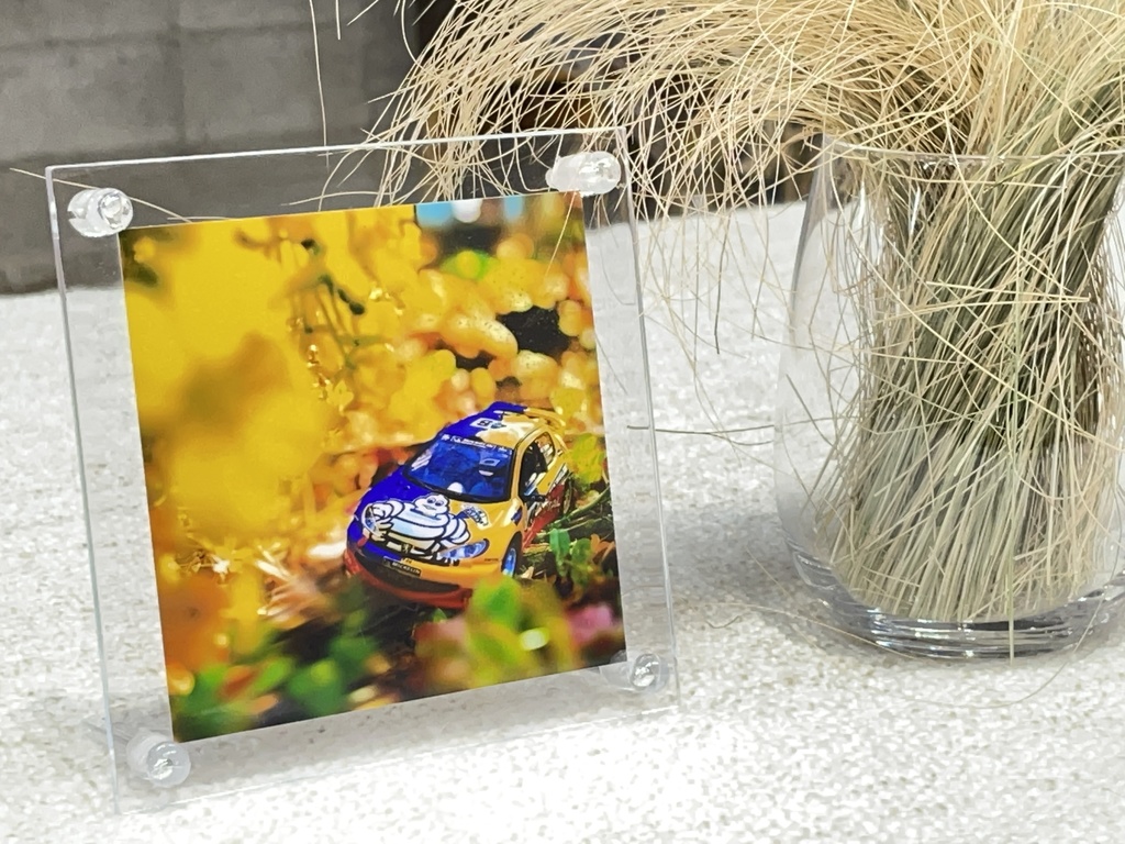 【ましかく】卓上ラリーアートスタンド（SS-17 Peugeot 206 WRC Michelin）