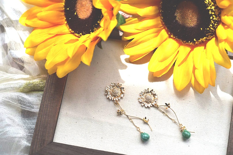 《宇》ひまわり畑の祈り