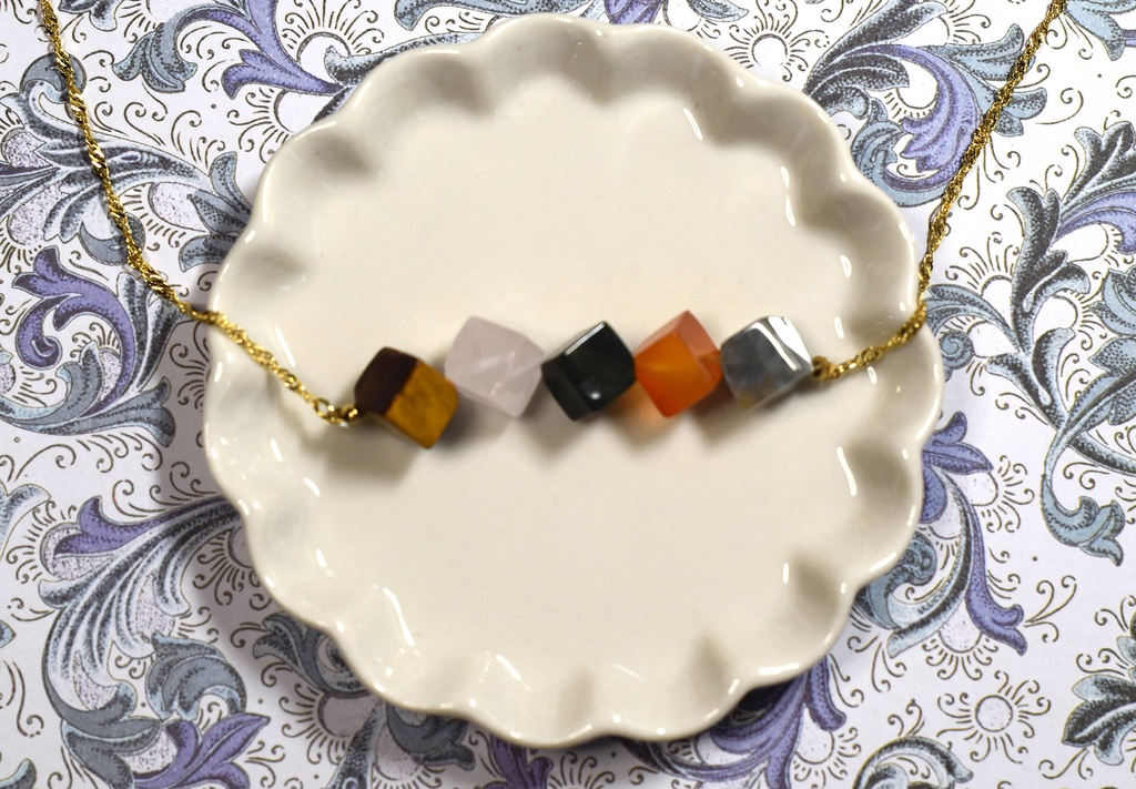 天然石キューブネックレス