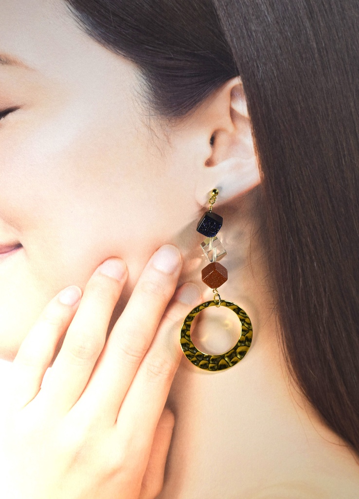 天然石キューブピアス