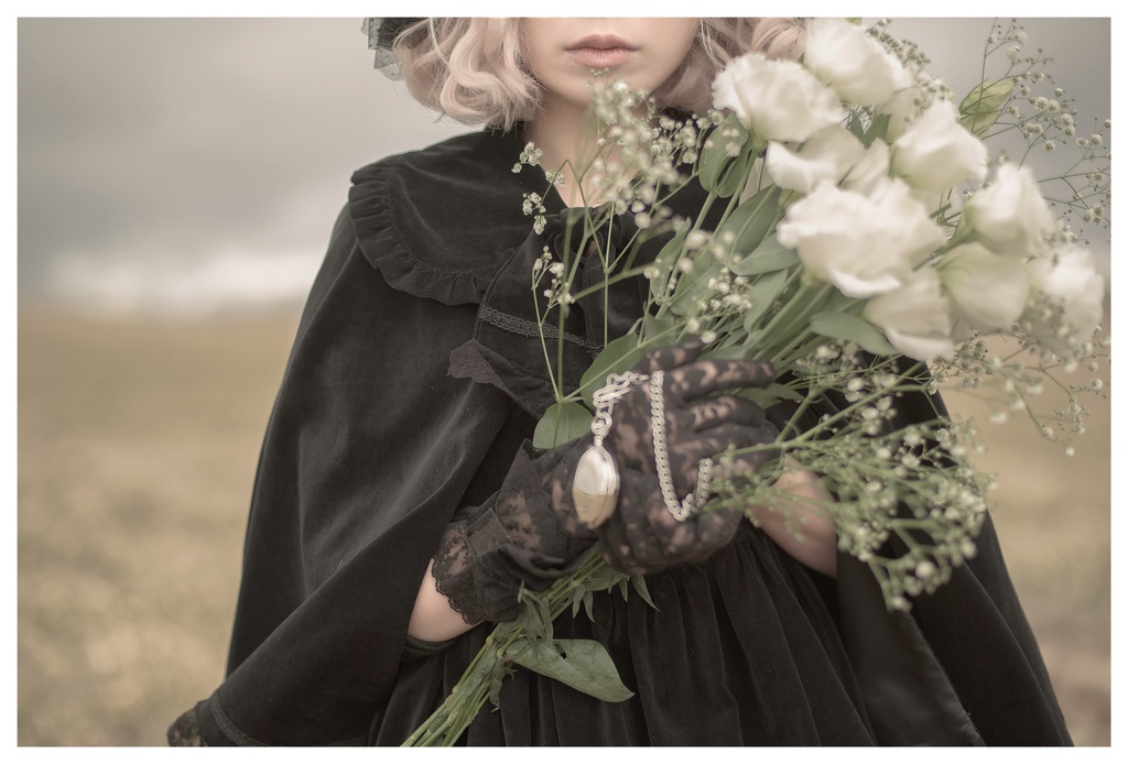 【レミリア・スカーレット写真集】双月の為の幻葬曲