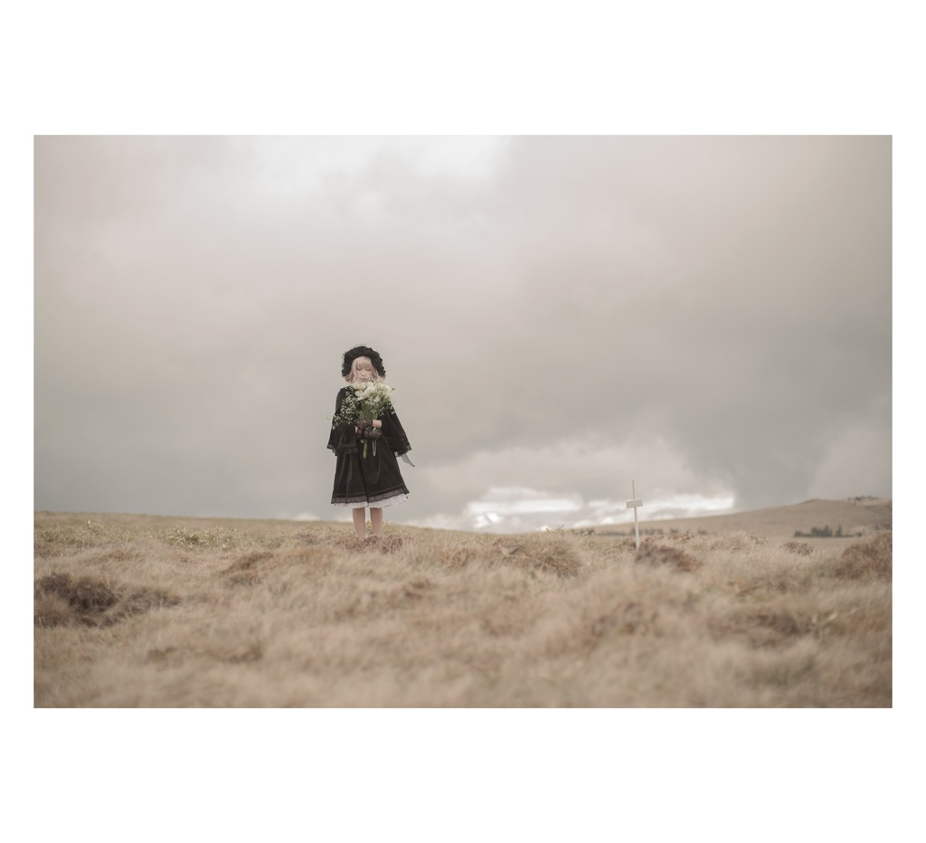 【レミリア・スカーレット写真集】双月の為の幻葬曲