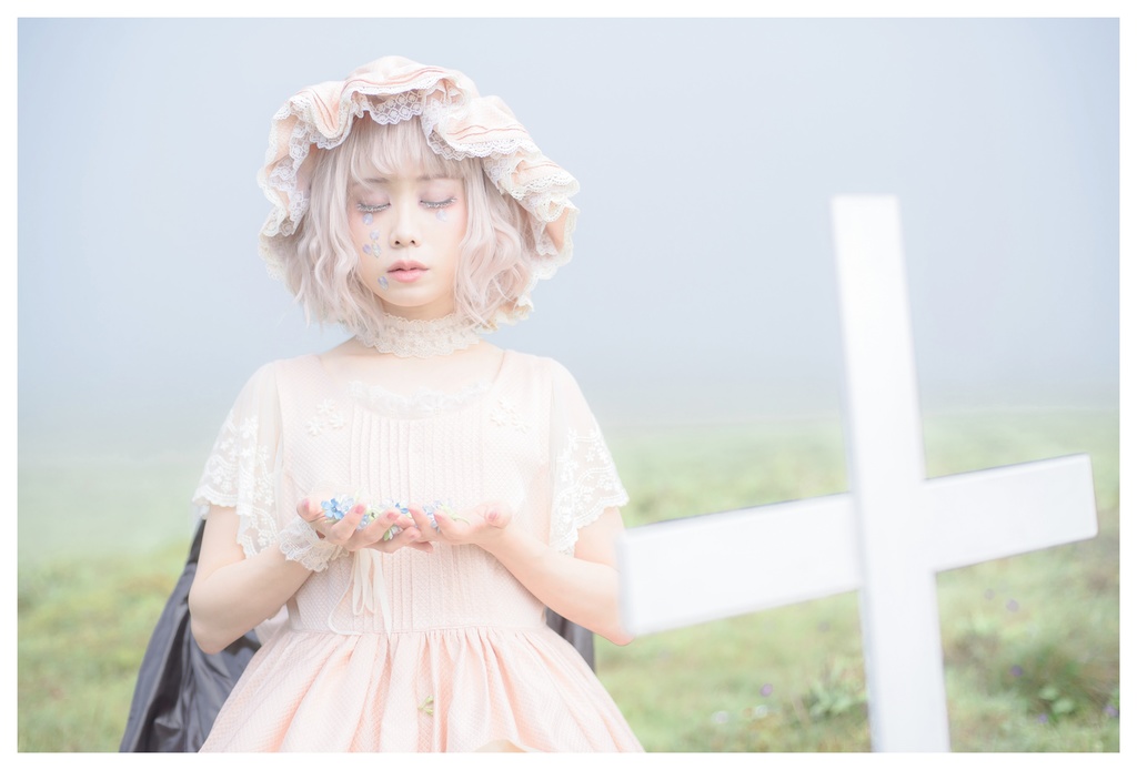 【レミリア・スカーレット写真集】双月の為の幻葬曲