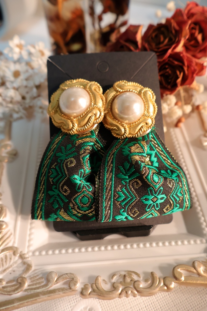 刺繍リボンのピアス