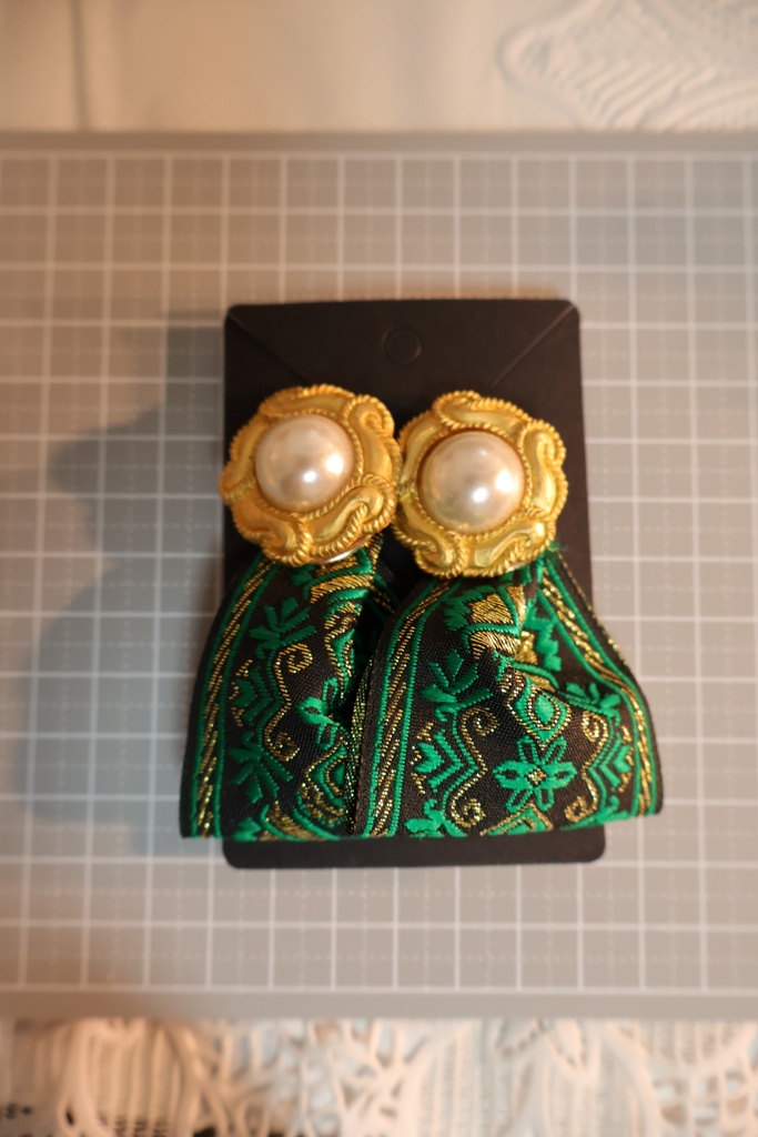 刺繍リボンのピアス