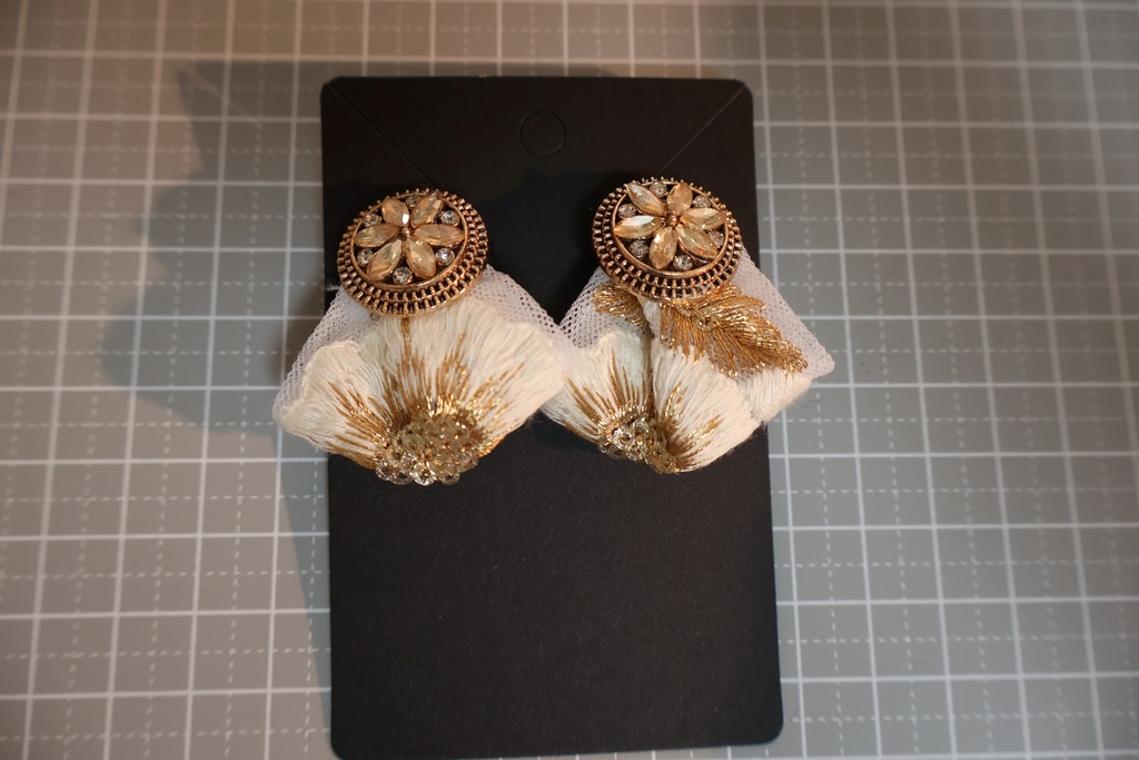 インド刺繡リボンのピアス