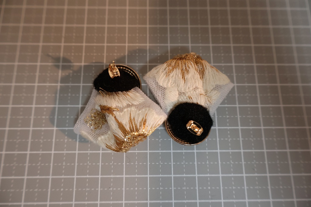 インド刺繡リボンのピアス