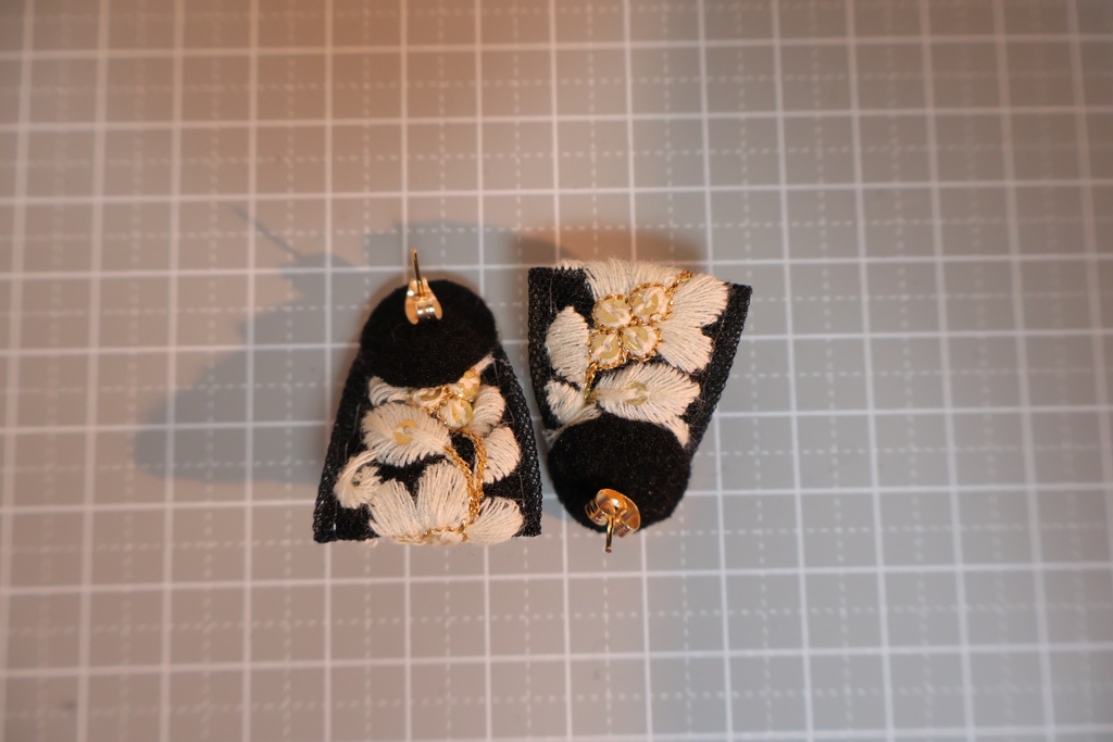 インド刺繡リボンのピアス