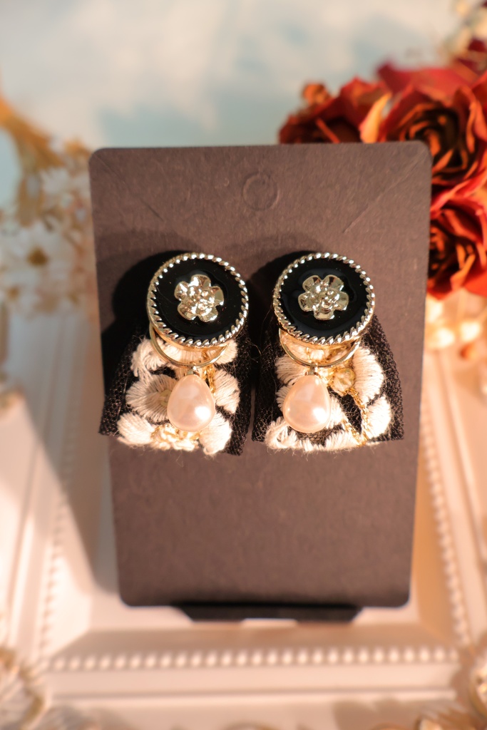 インド刺繡リボンのピアス