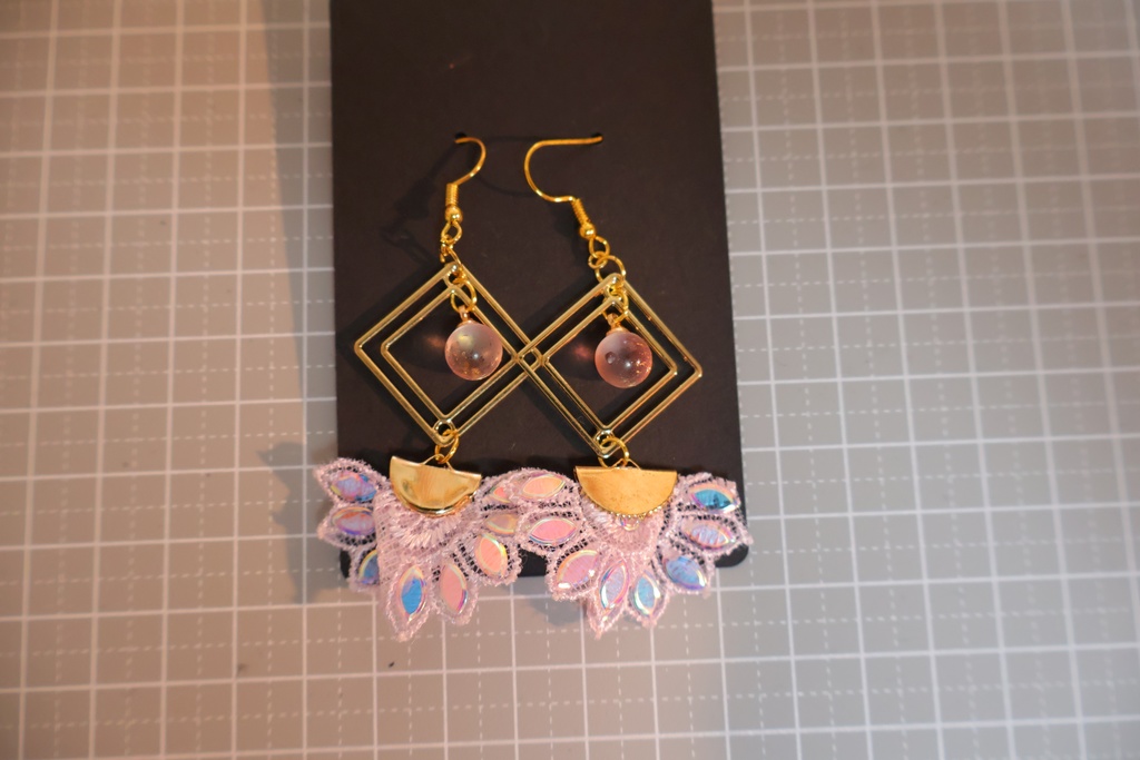 インド刺繡リボンのピアス