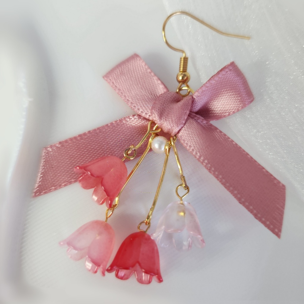 リボンと花の揺れるピアス|ピンクフラワー×パール