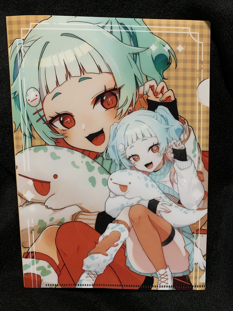 これが噂のクリアファイルとサインなしポストカードセット