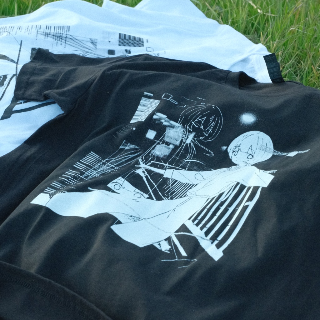 「幽霊みたい」Tシャツ【ホワイト/ブラック】