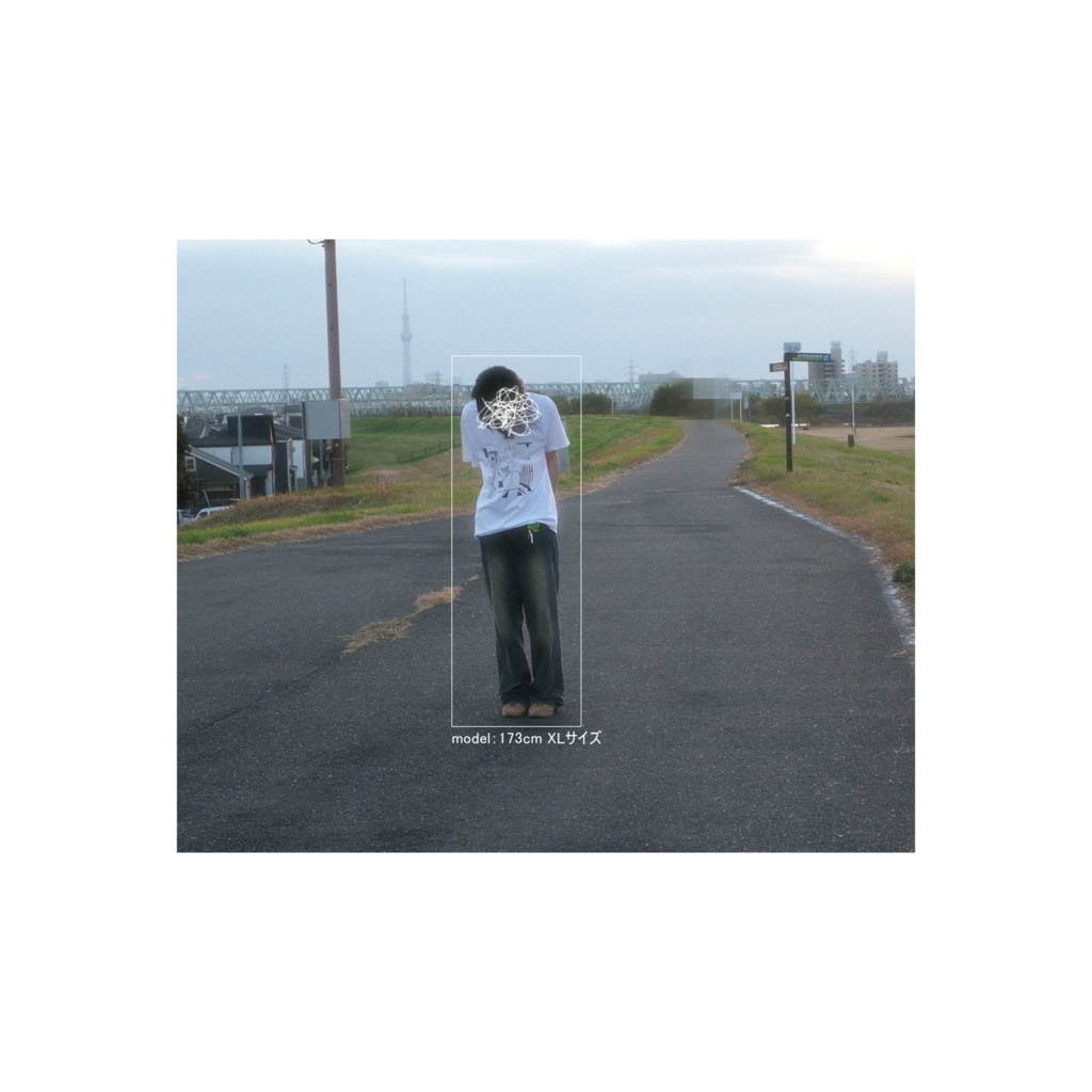 「幽霊みたい」Tシャツ【ホワイト/ブラック】