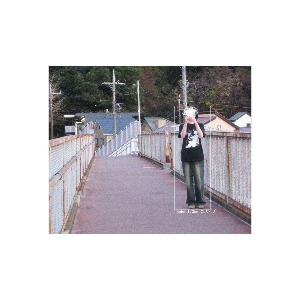 「幽霊みたい」Tシャツ【ホワイト/ブラック】