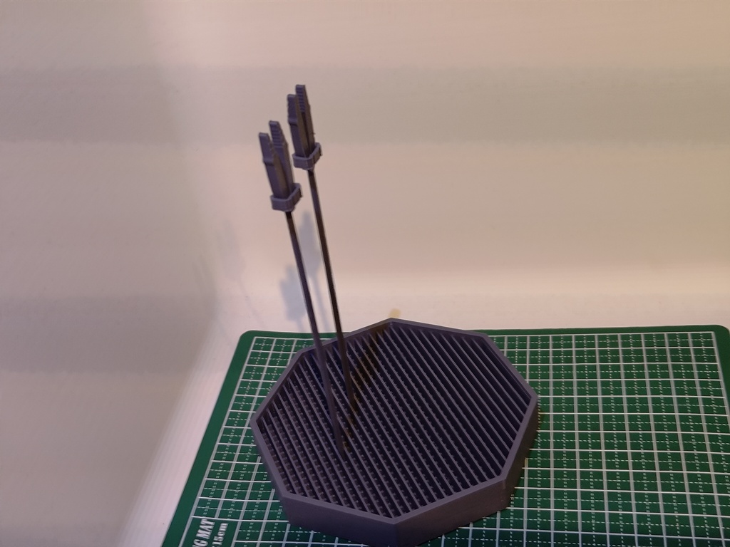【STLデータ】塗装クリップ&スタンドセット 金属バネ不要の全3Dプリント式 塗装持ち手10cm/13cm+格子ベース 模型塗装