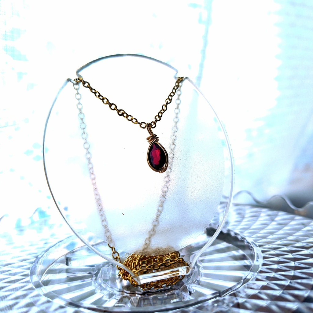 一粒ガーネットのネックレス