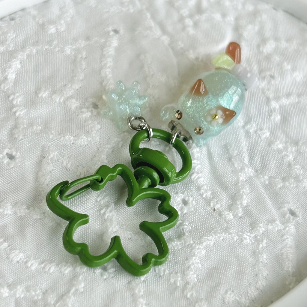 お花にゃんことこんぺいとうのキーホルダー