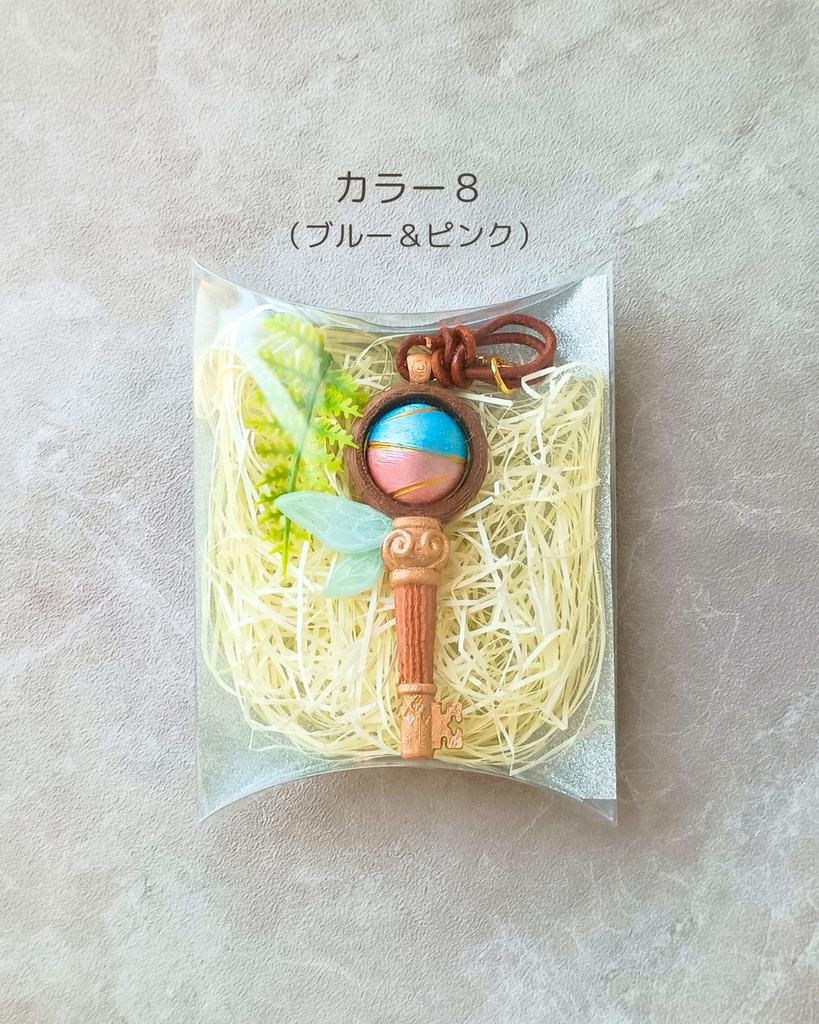 球をくるくる回せる🧚🏼小さな妖精さんのバッグチャーム【妖精のカギ】
