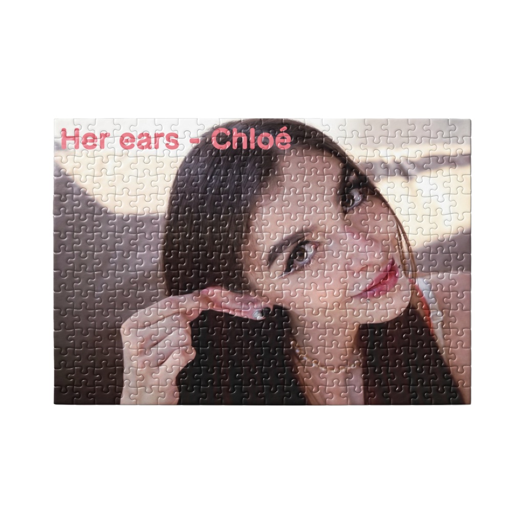 Her ears -Chloé(モデル:クロエ)