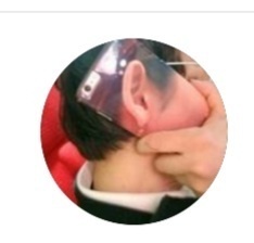 スマホを耳に当てるとあら不思議♪耳が丸見えiPhoneケース