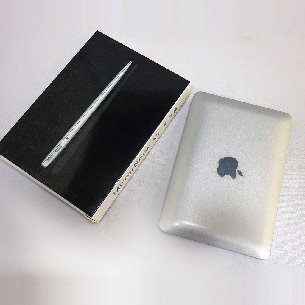 【送料無料】Macbook型ミラー(シルバー / ホワイト)【ノートPC型ミニチュア手鏡】