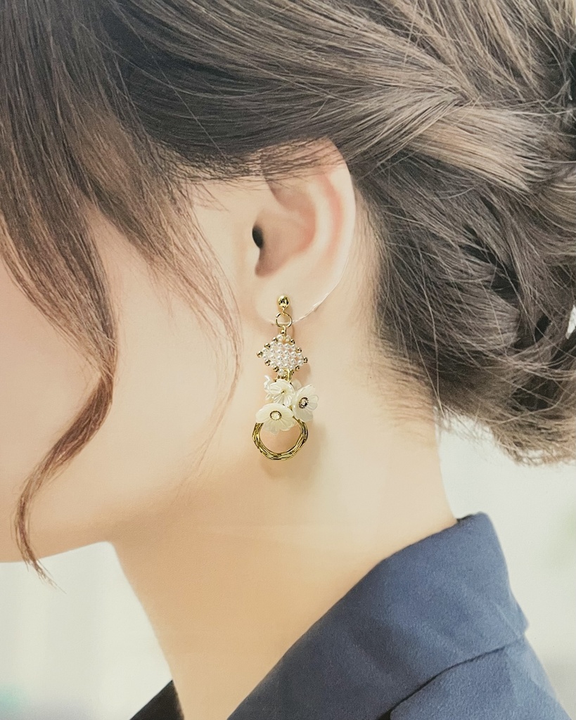 お花のピアス