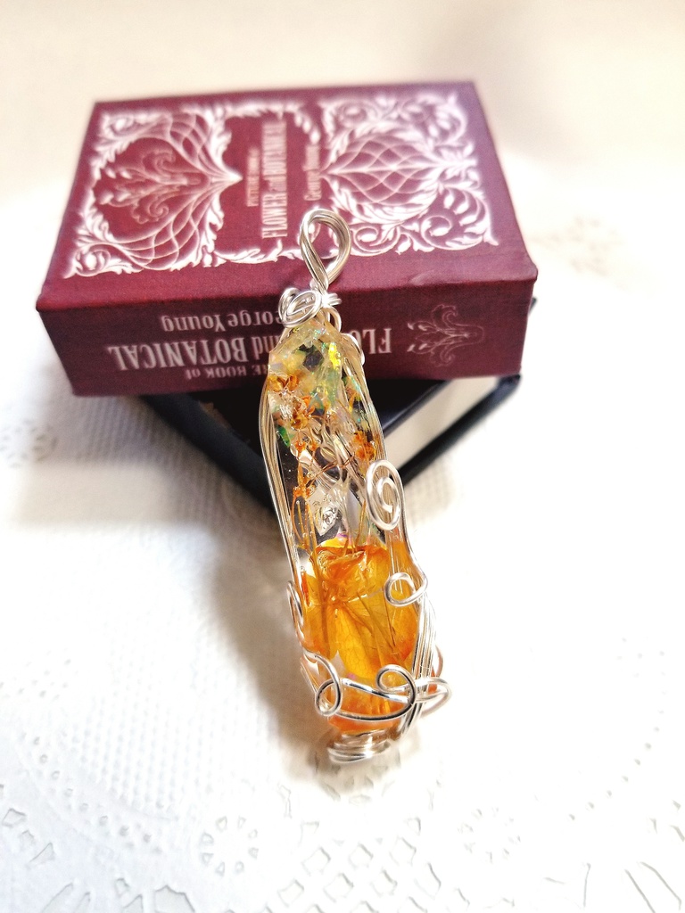 ハーバリウム風鉱石ネックレス