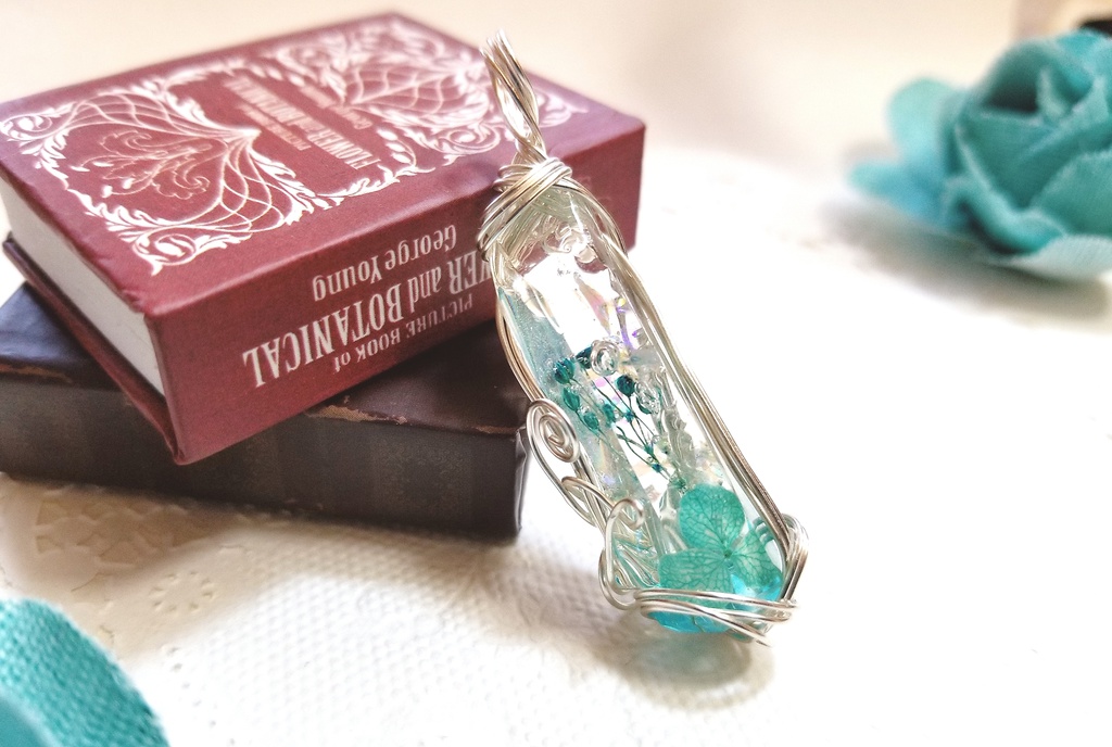 ハーバリウム風鉱石ネックレス