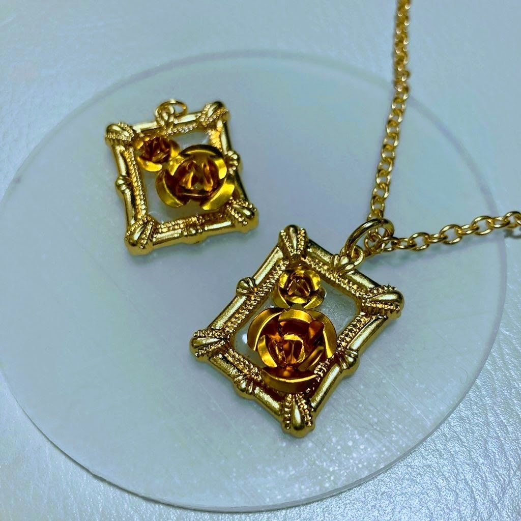 金薔薇のネックレス