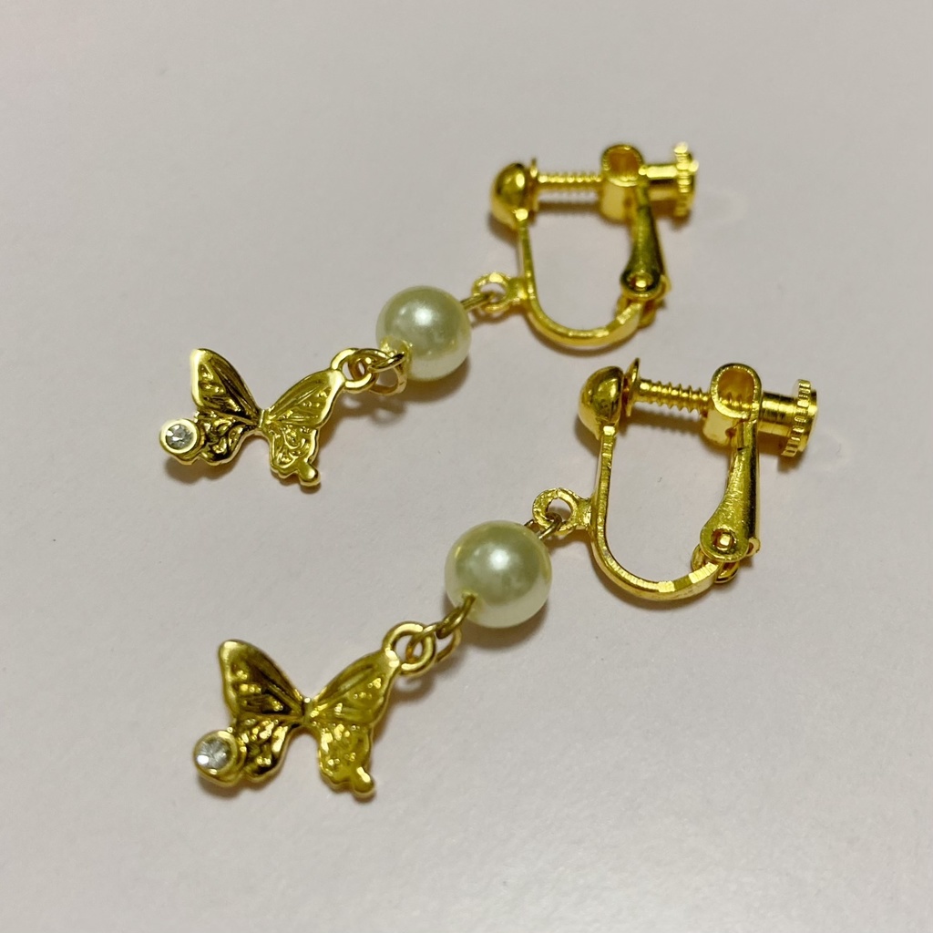 黄金の蝶のイヤリング