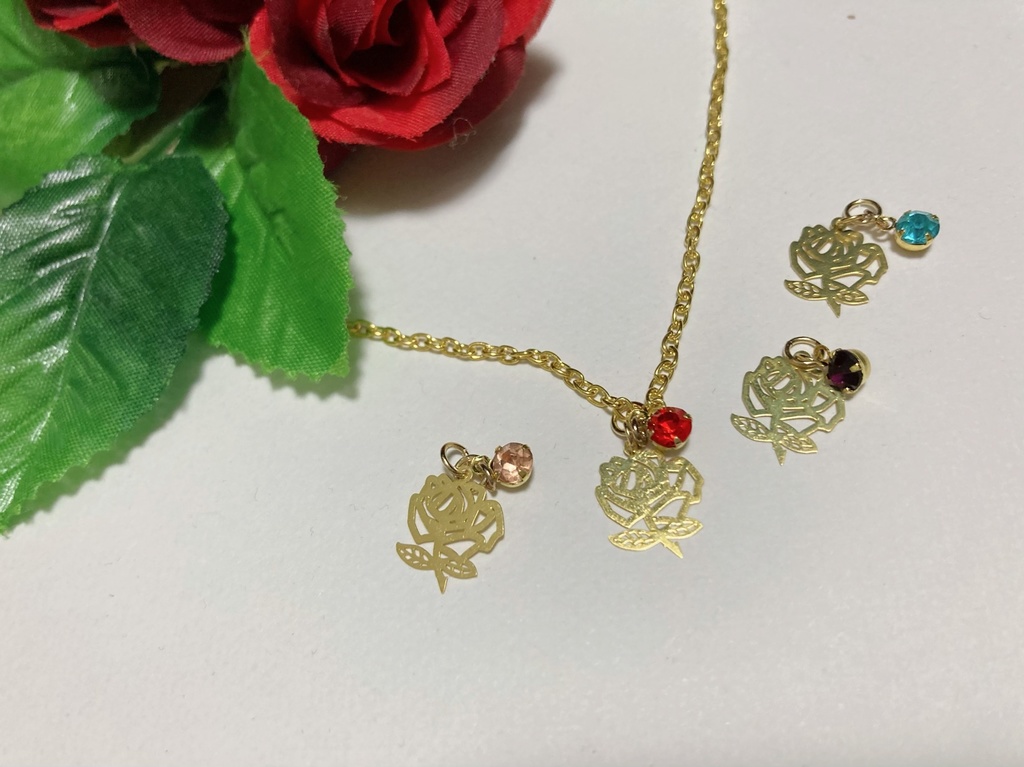 薔薇のネックレス