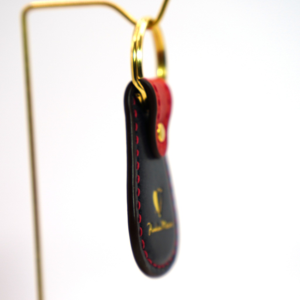 宝鐘マリン 本革 レザーキーホルダー